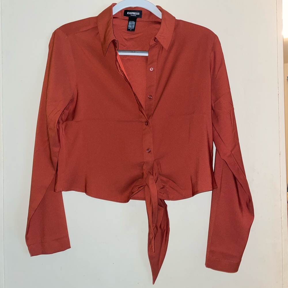 Button down, tie in the front top
